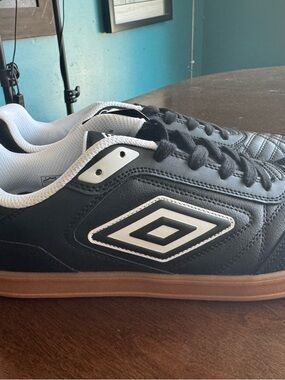 Umbro Men's turf soccer shoes size 11. Without original box.